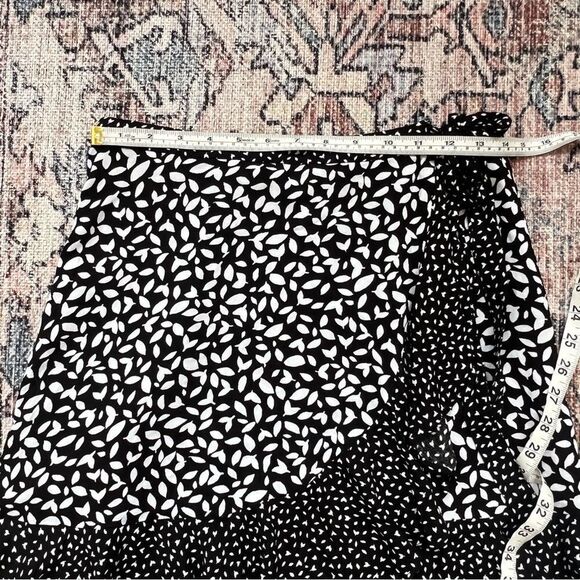 Banana Republic Ruffle Wrap Mini Skirt Ditzy Floral Size 4 Tie Boho NWT Black - Picture 10 of 12
